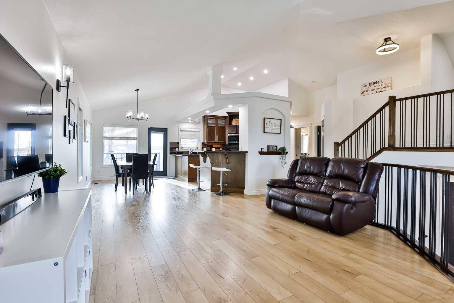 Lethbridge, AB T1J 5A8,477 Edinburgh RD W