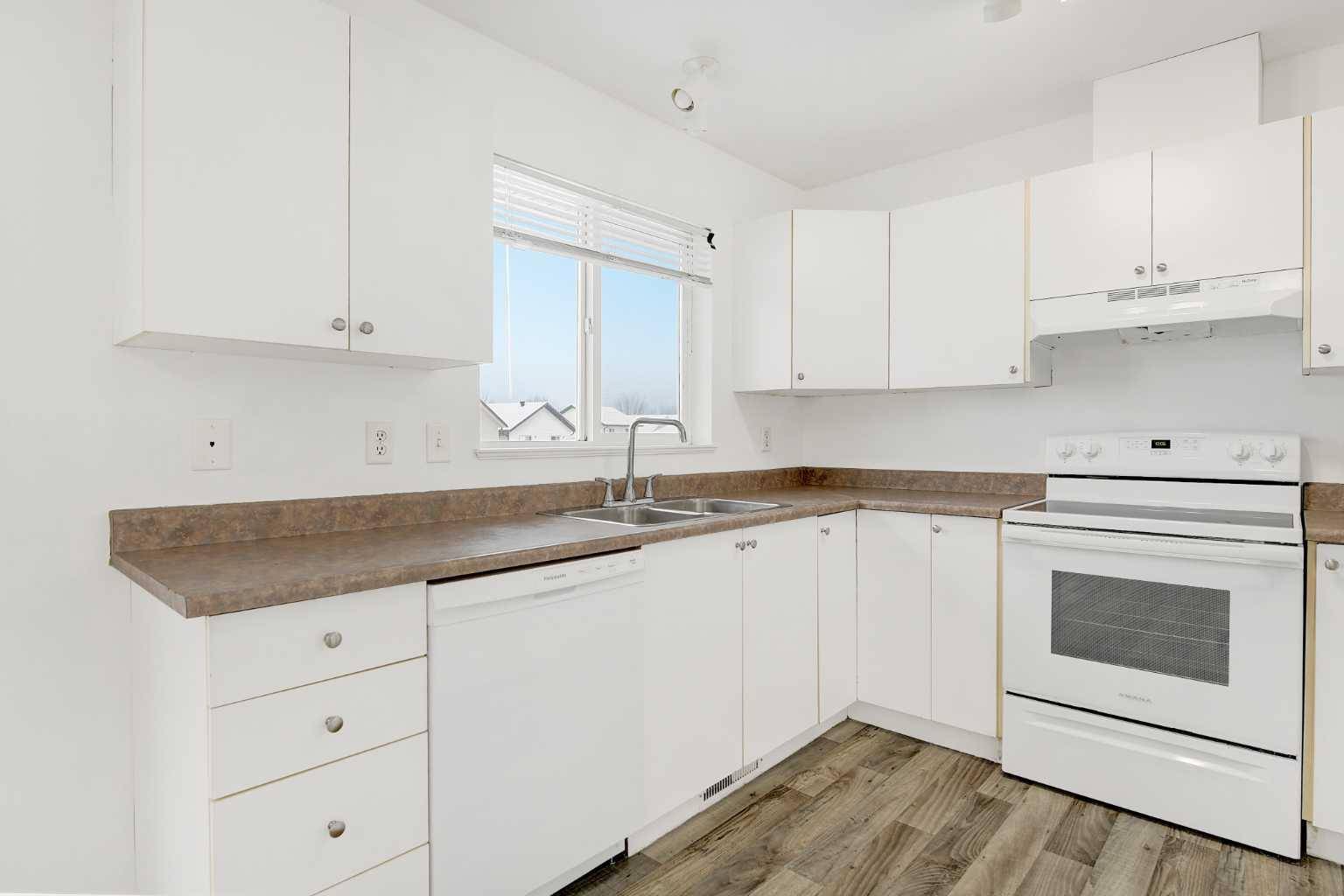 Grande Prairie, AB T8W2S6,7211 105 ST