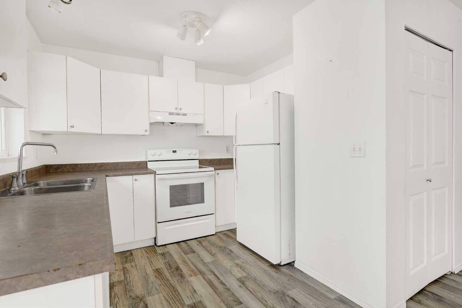 Grande Prairie, AB T8W2S6,7211 105 ST