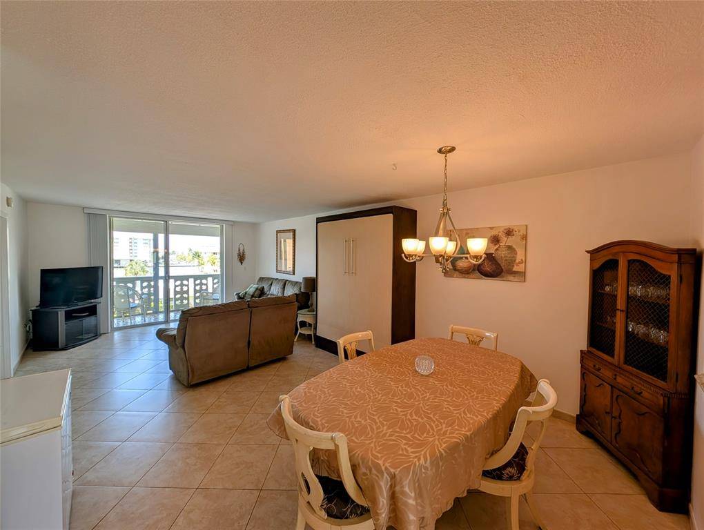 Hallandale Beach, FL 33009,1893 S Ocean Dr #405