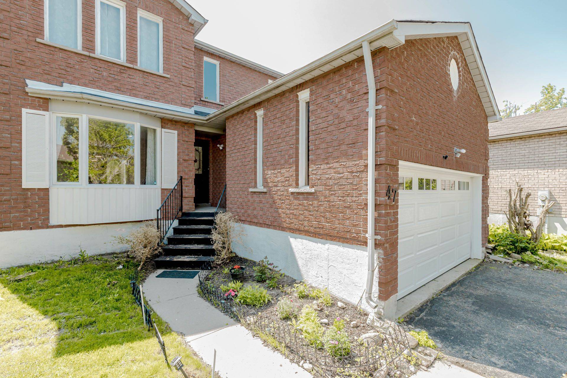 Barrie, ON L4M 5Y6,47 Blair CRES