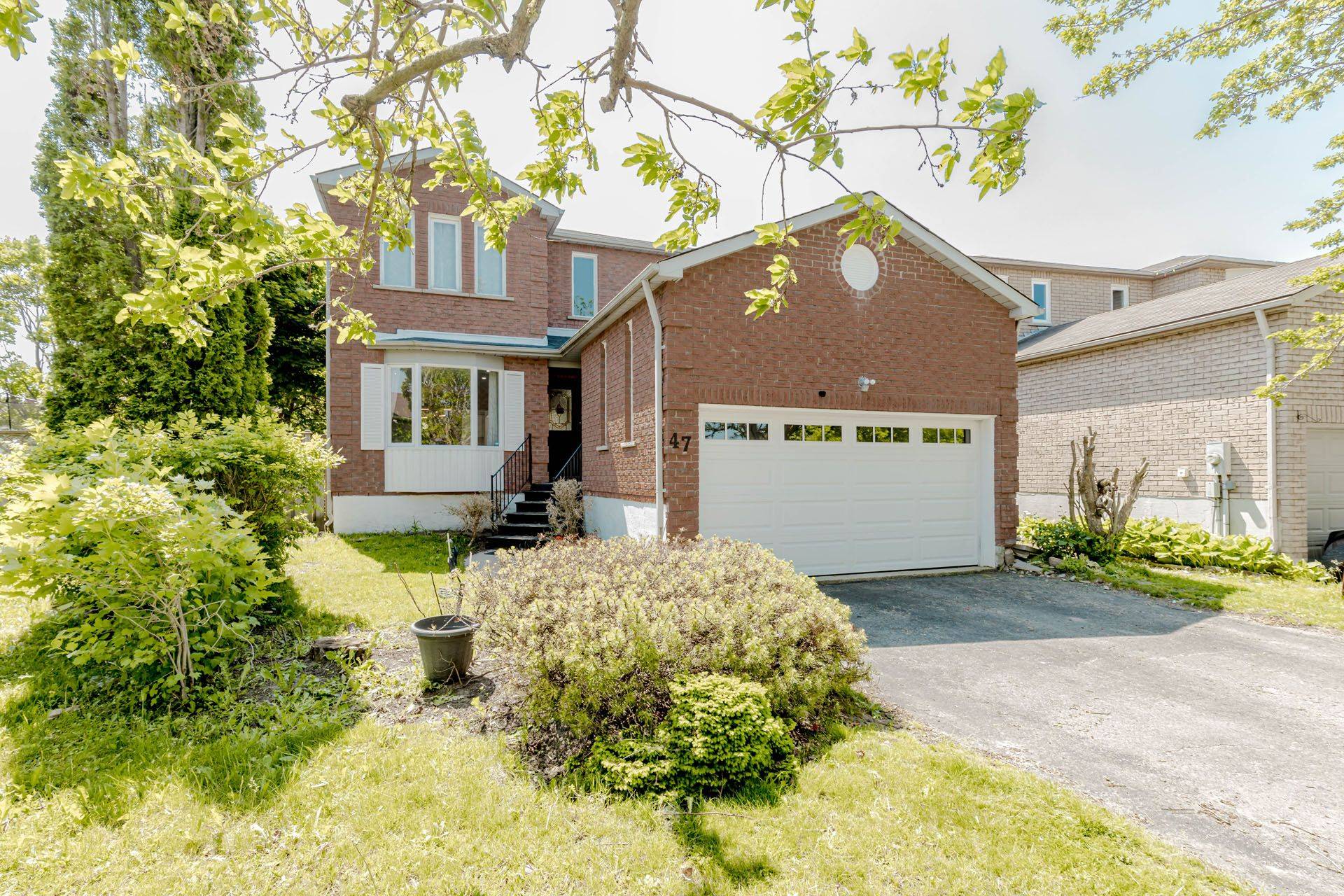 Barrie, ON L4M 5Y6,47 Blair CRES