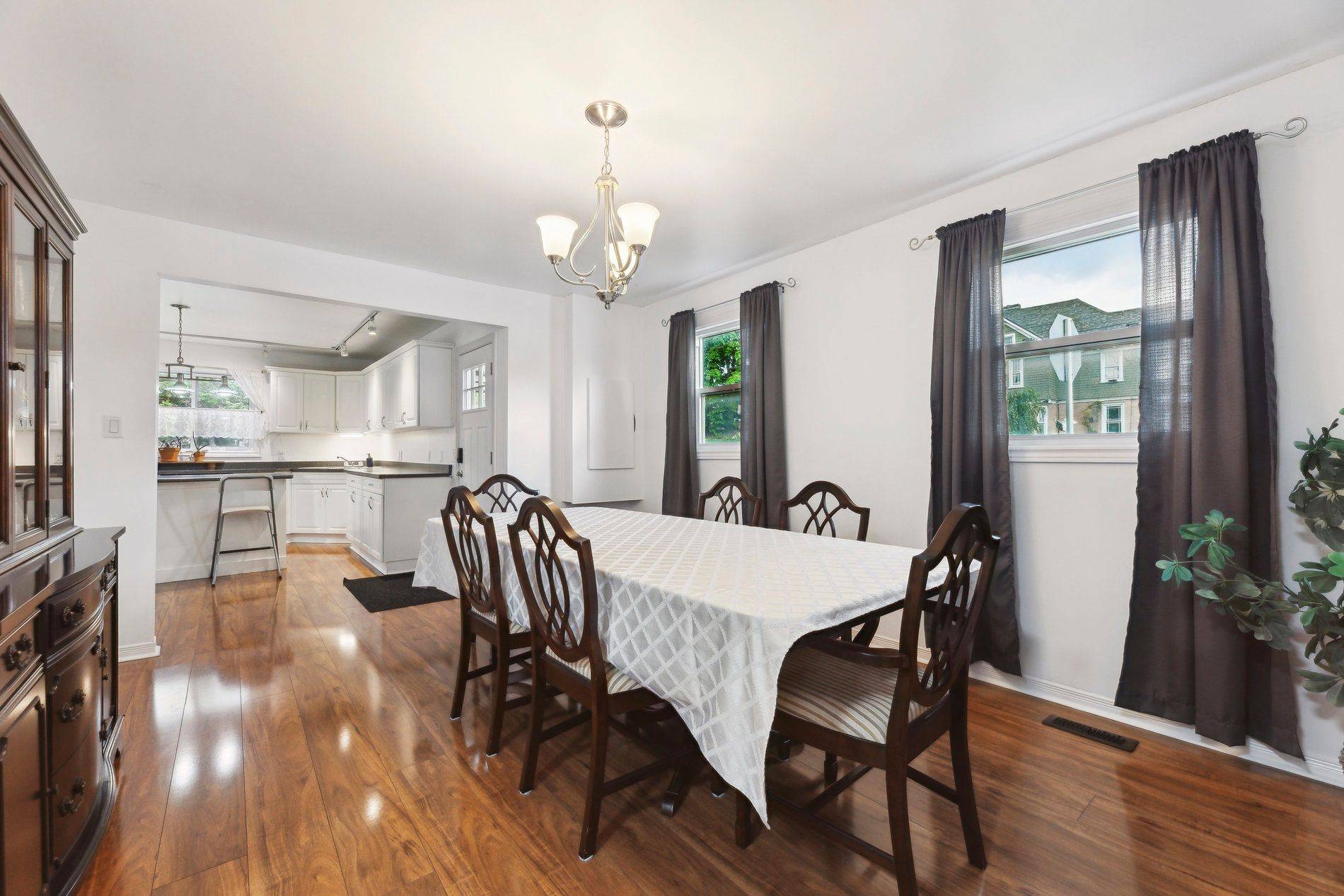 Quinte West, ON K8V 3R2,186 Dundas ST W