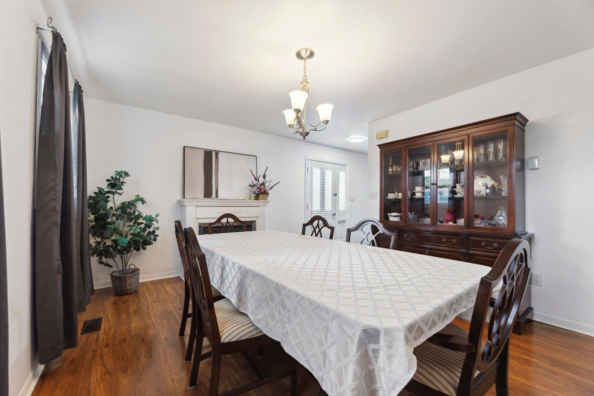 Quinte West, ON K8V 3R2,186 Dundas ST W