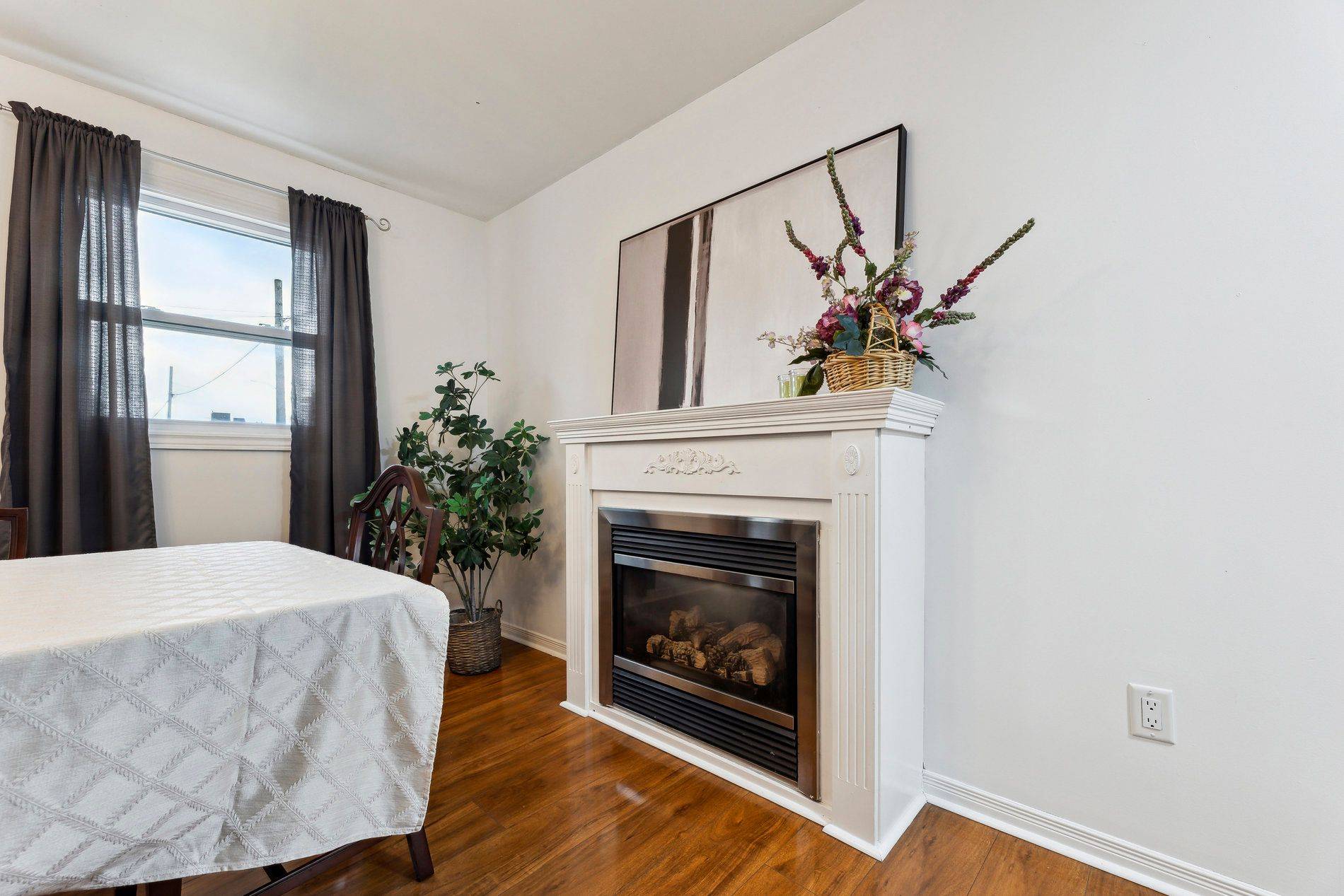 Quinte West, ON K8V 3R2,186 Dundas ST W