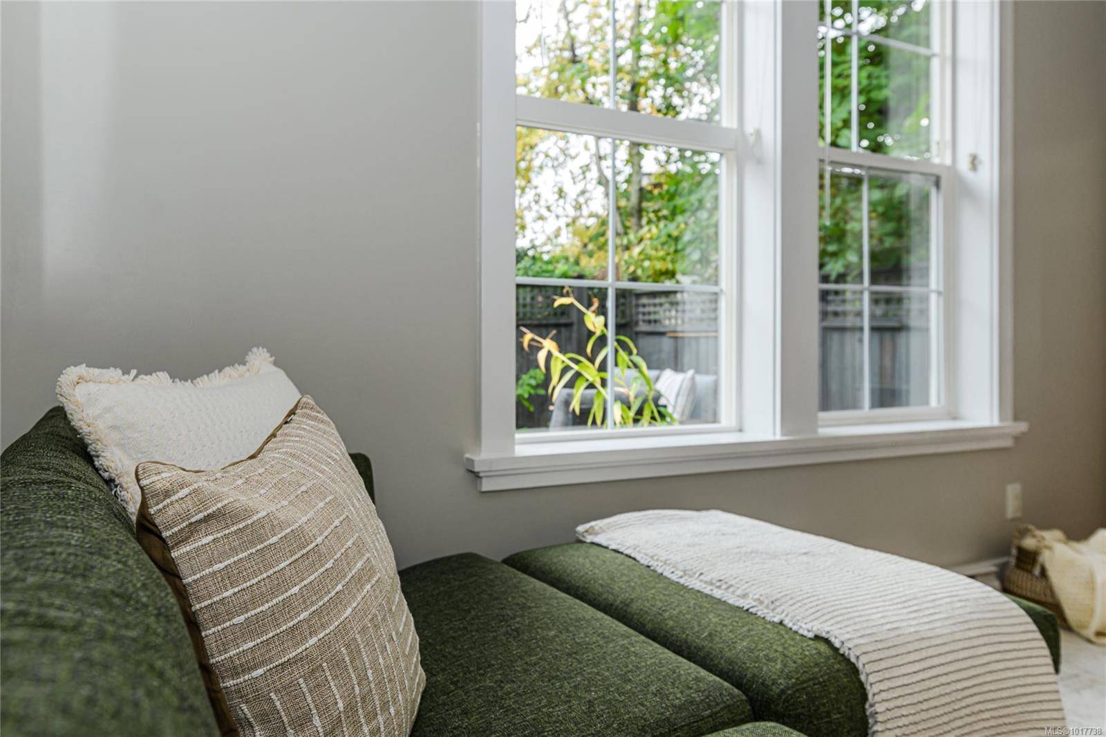 Victoria, BC V8T 4B2,2738 Fifth St #1