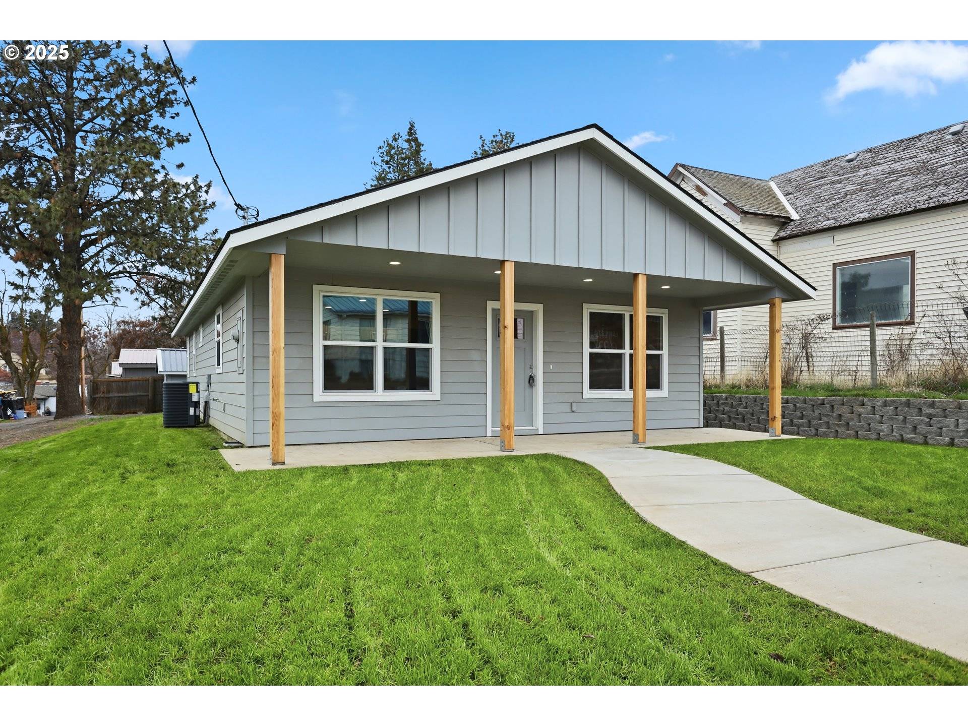 Moro, OR 97039,203 4th