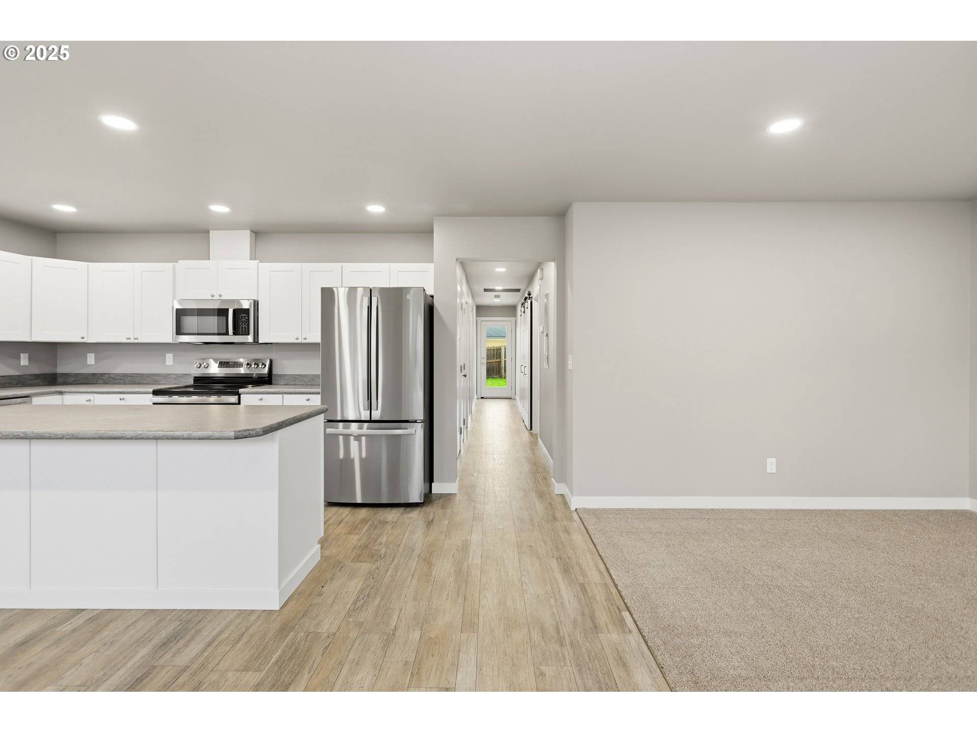 Moro, OR 97039,203 4th