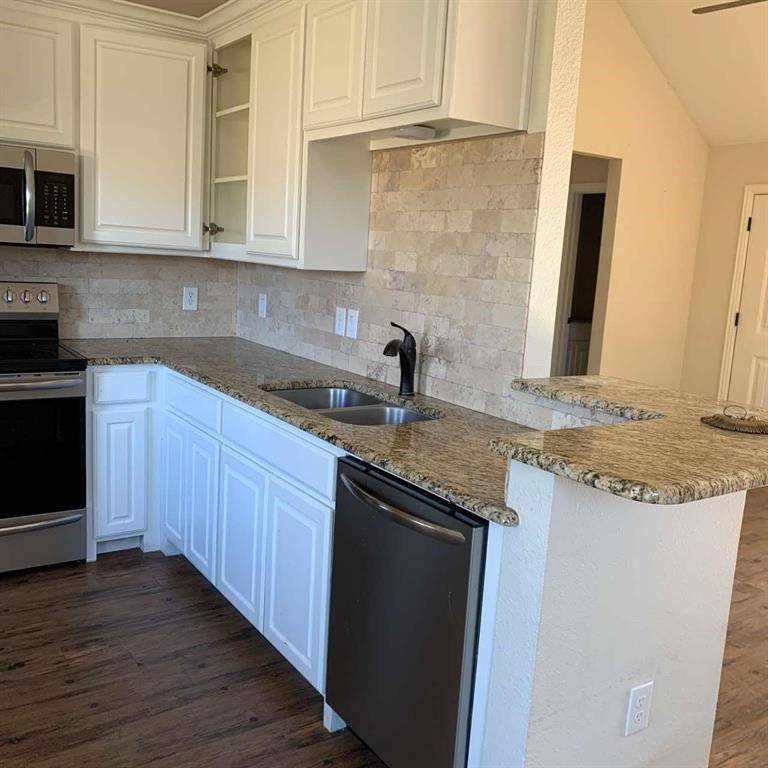 Denison, TX 75021,409 E Maple Row