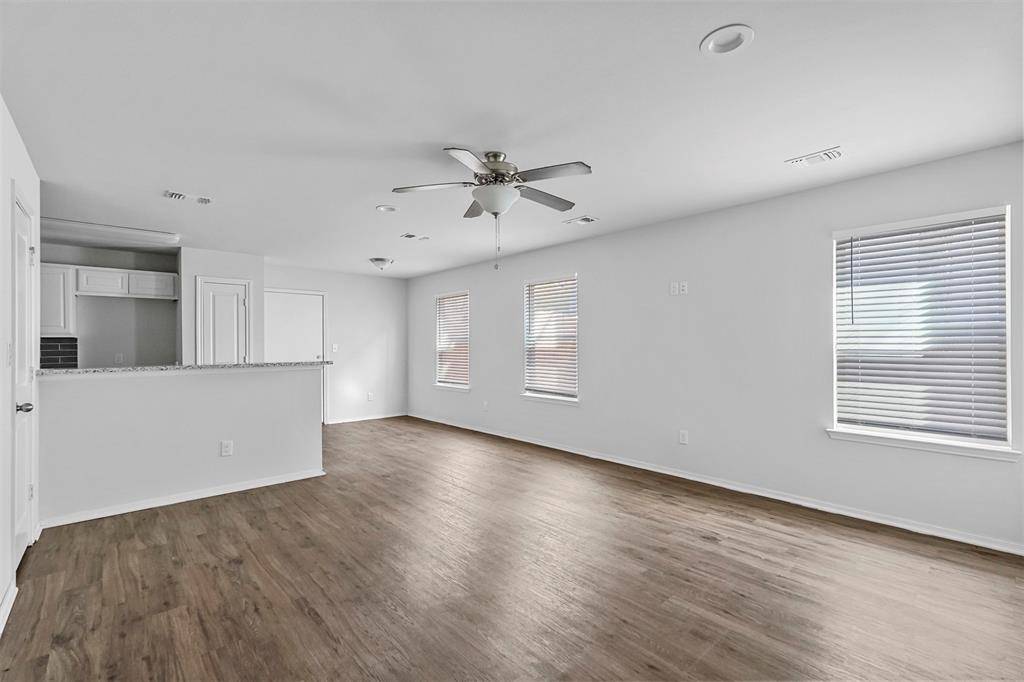 Denison, TX 75020,507 W Walker Street #509