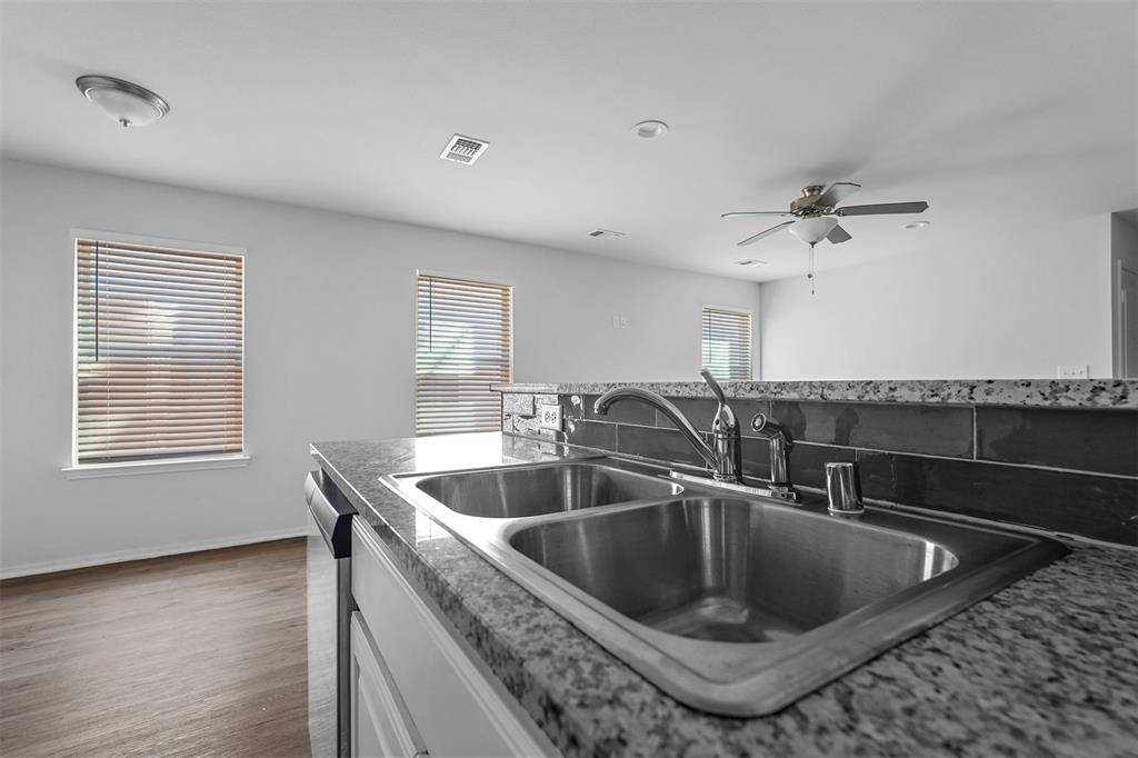 Denison, TX 75020,507 W Walker Street #509