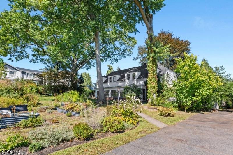 Clifton City, NJ 07013,16 Lynn Dr