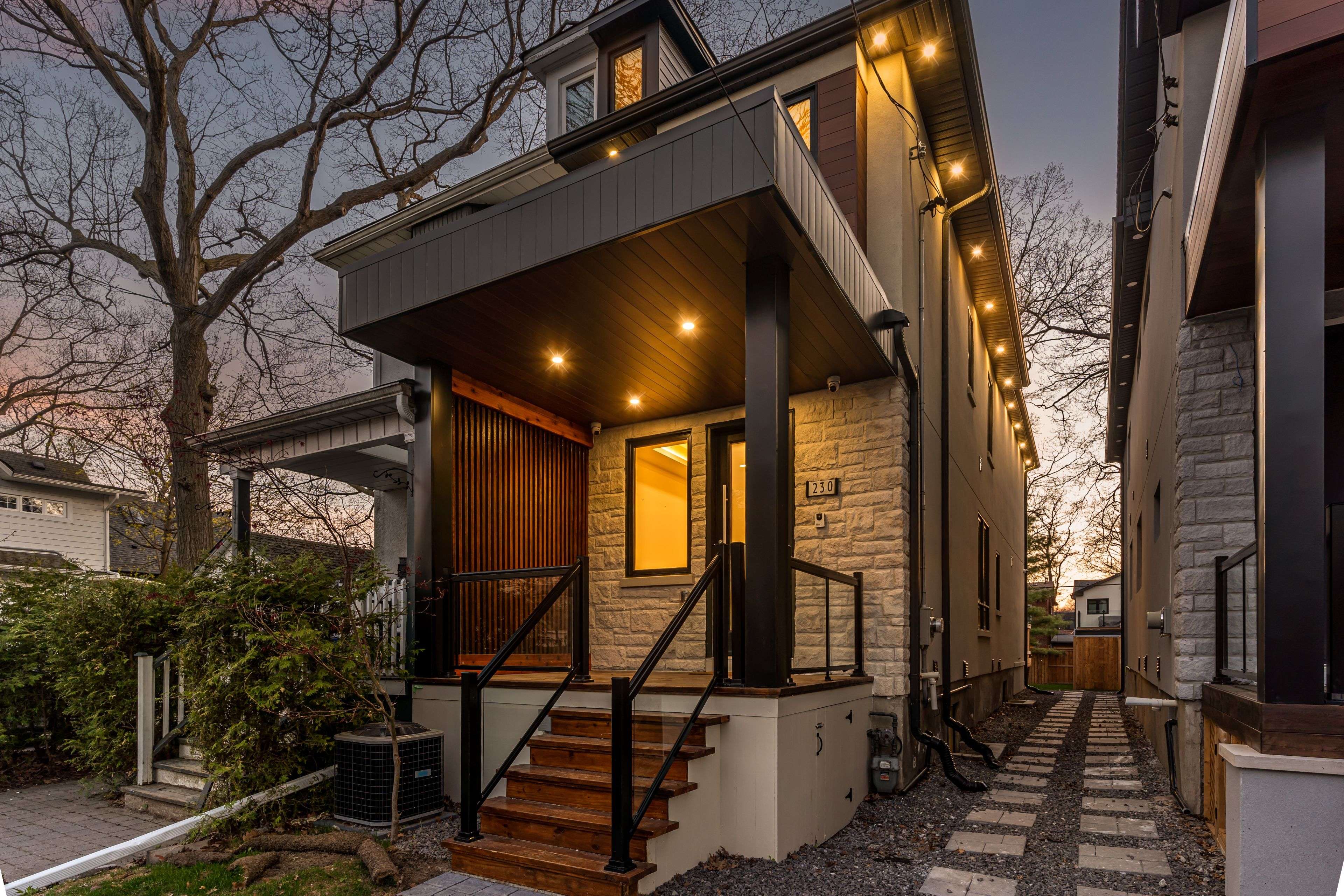 Toronto E02, ON M4E 3K7,230 Willow AVE