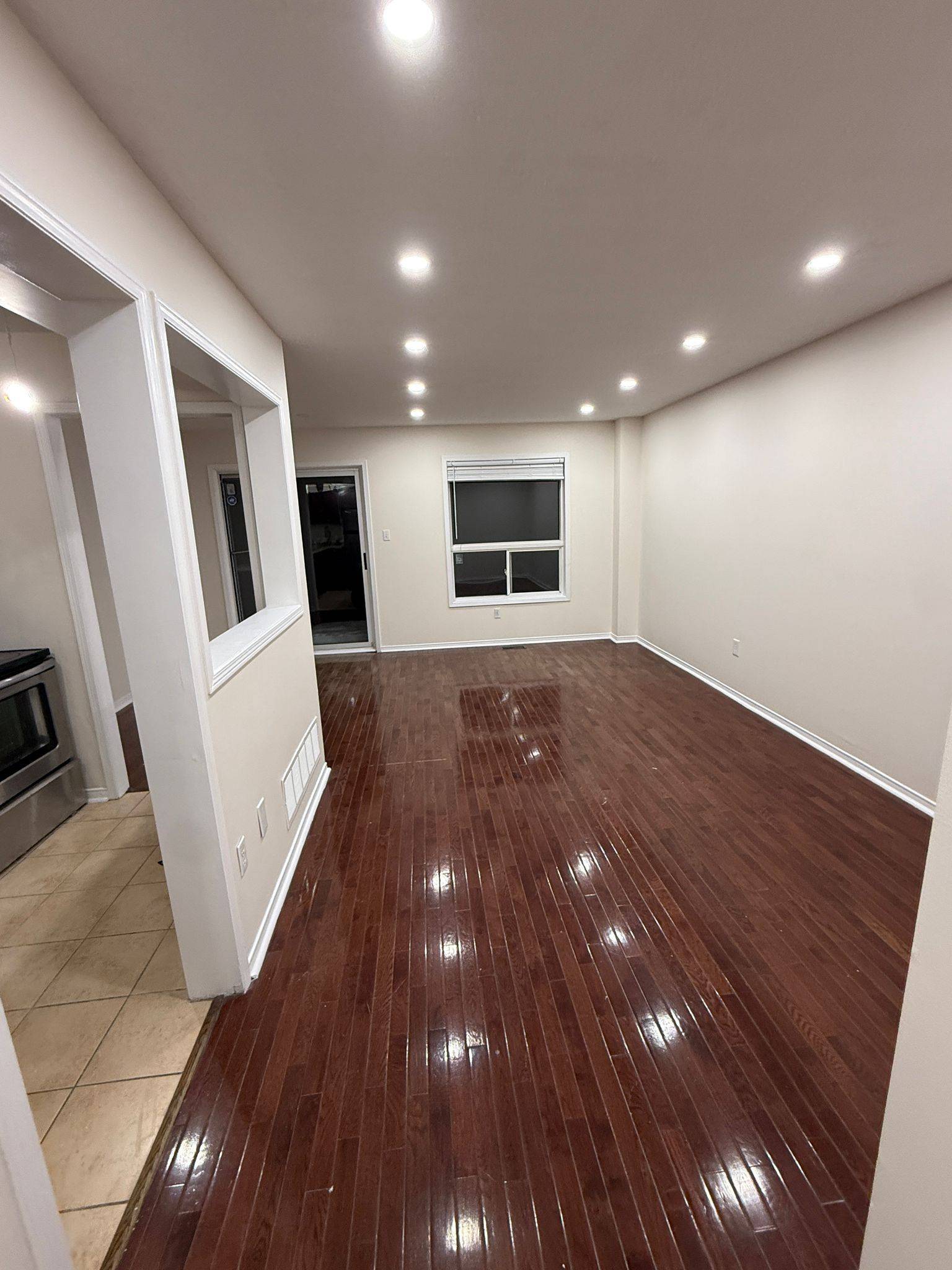 Brampton, ON L6V 4L9,100 Brickyard WAY #70