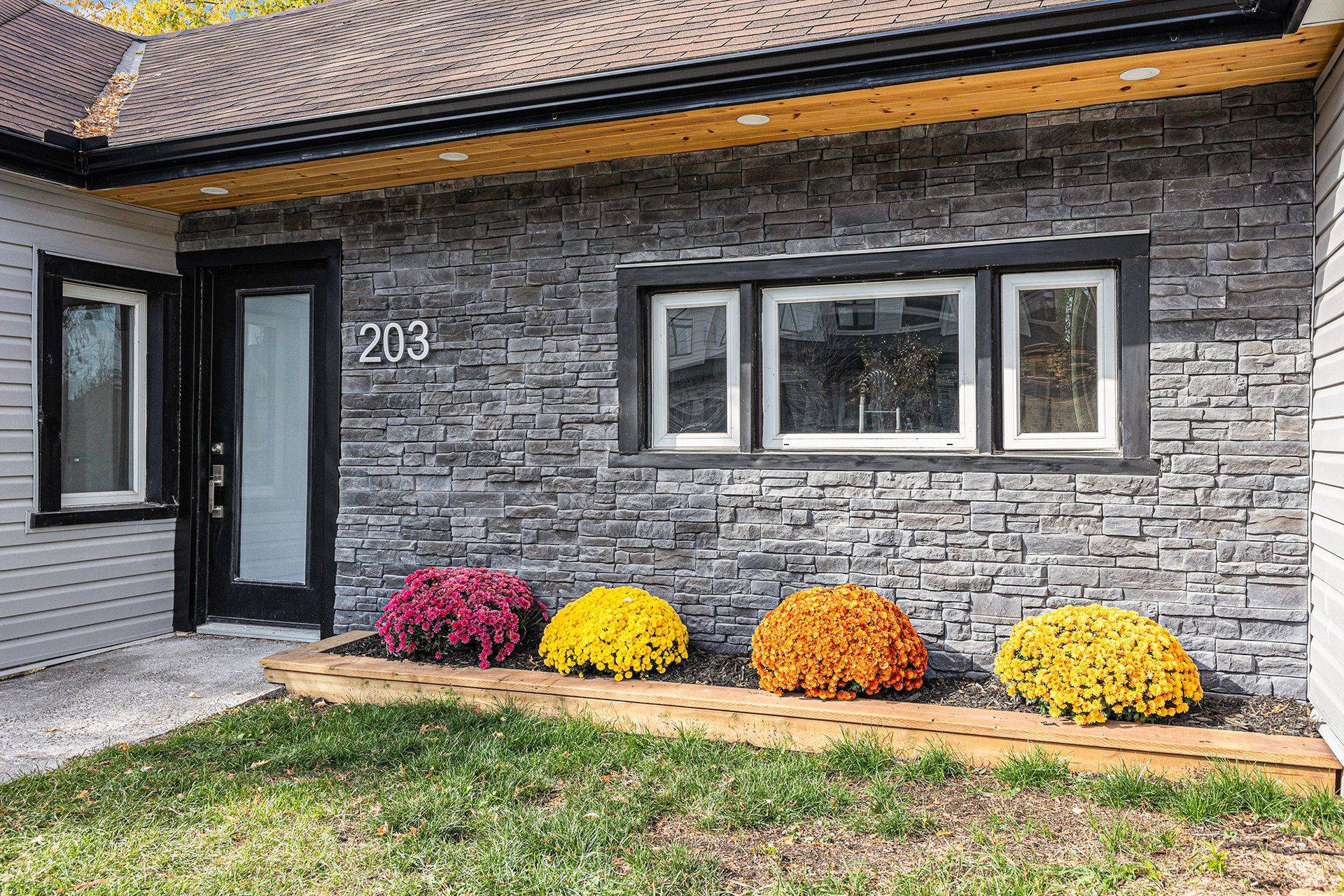 Mississippi Mills, ON K0A 1A0,203 Adelaide ST