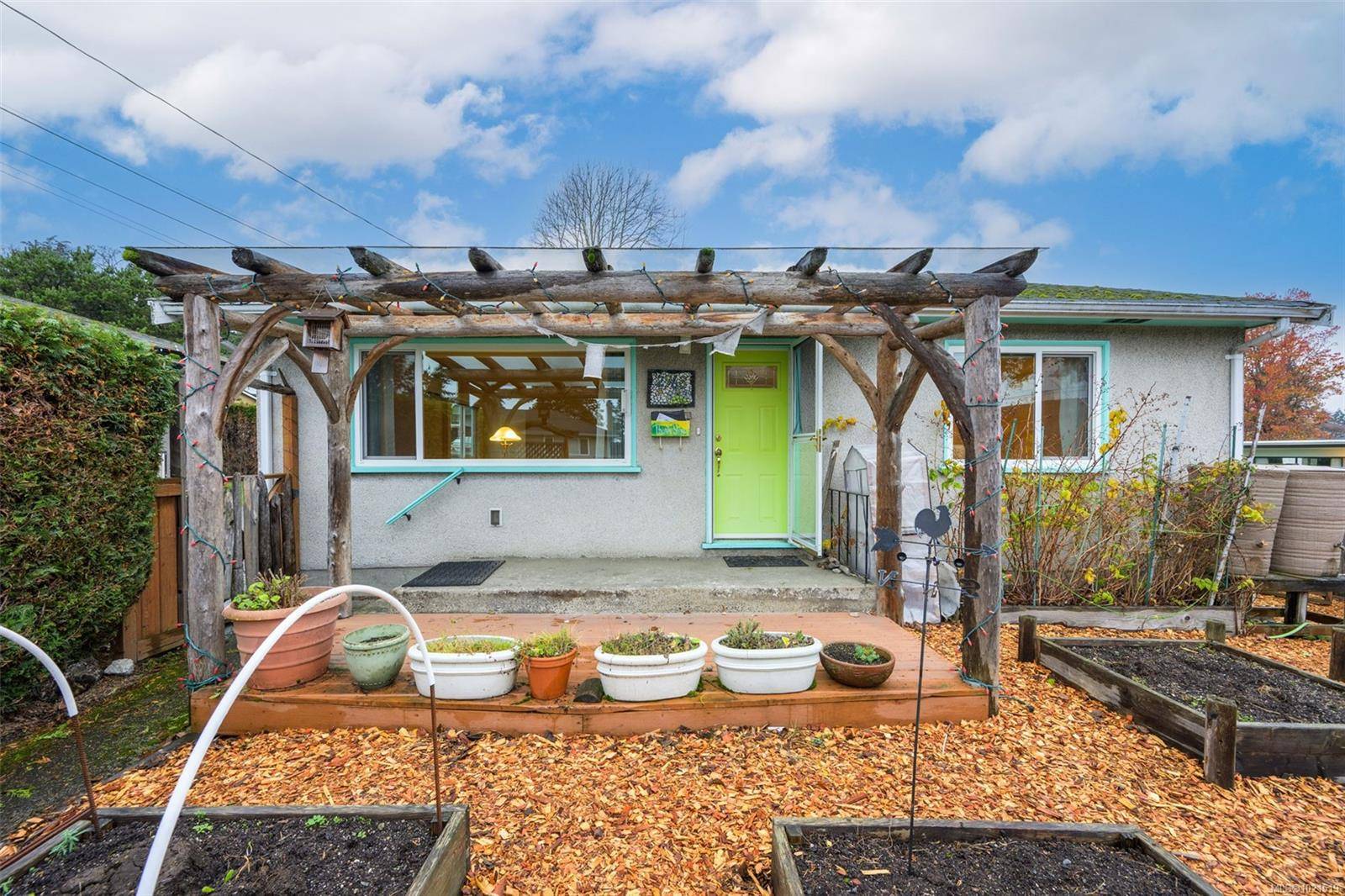 Victoria, BC V8T 3J1,2968 Cedar Hill Rd