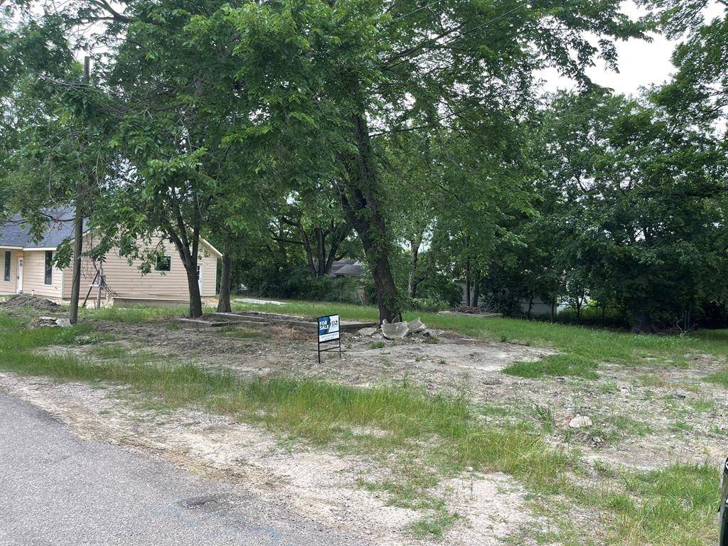 Wolfe City, TX 75496,130 S Manson Street