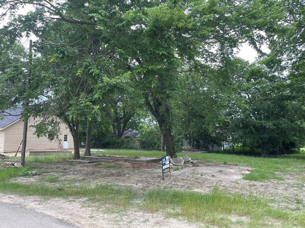 Wolfe City, TX 75496,130 S Manson Street