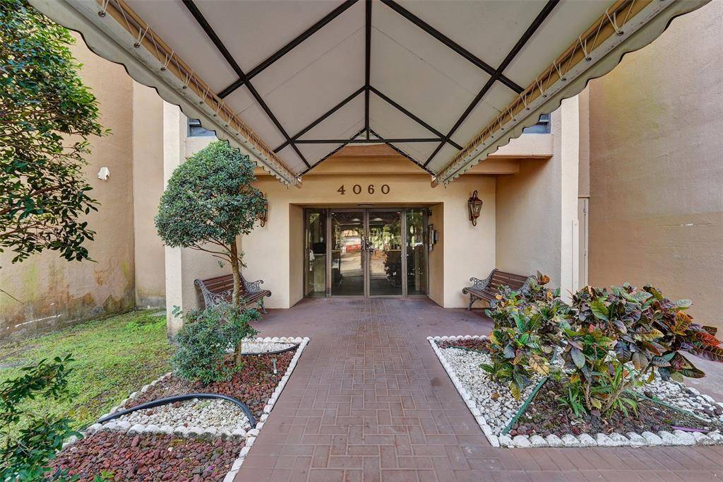 Hollywood, FL 33021,4060 N Hills Dr #32