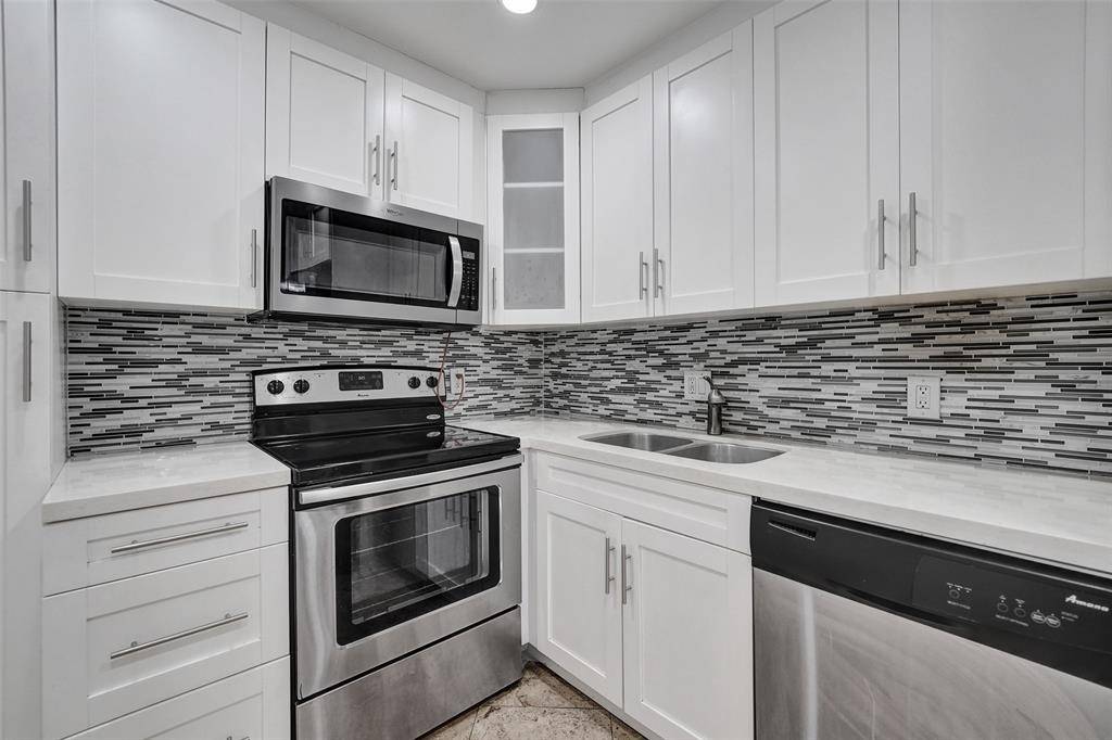 Hollywood, FL 33021,4000 N HILLS DR #38