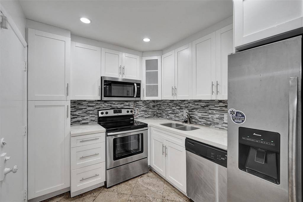 Hollywood, FL 33021,4000 N HILLS DR #38