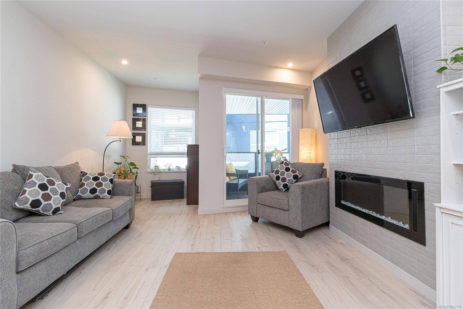 Langford, BC V9B 6W6,958 Pharoah Mews #208