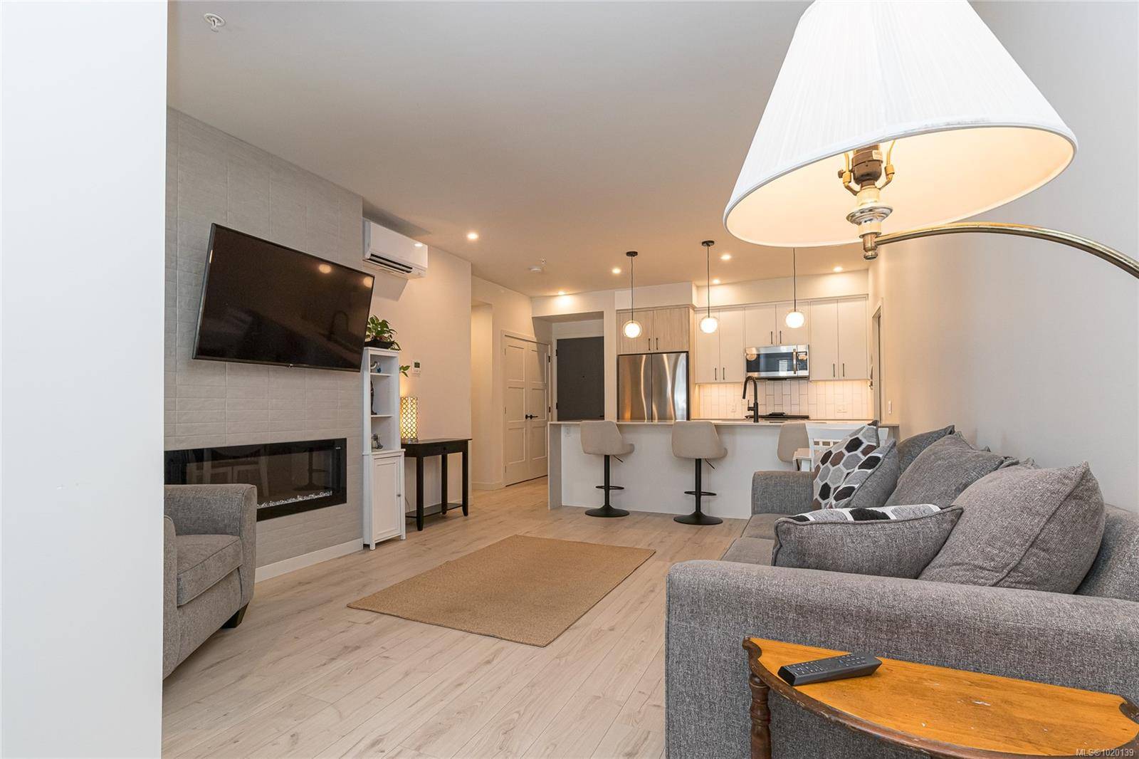 Langford, BC V9B 6W6,958 Pharoah Mews #208