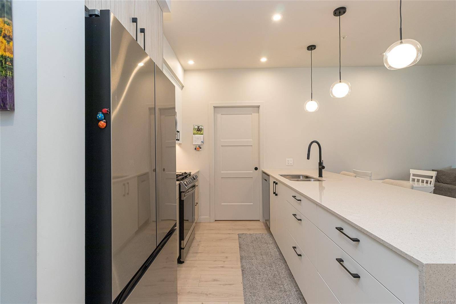 Langford, BC V9B 6W6,958 Pharoah Mews #208