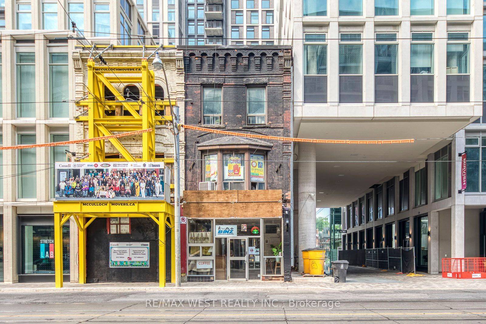 Toronto C01, ON M5S 2R6,758 Bathurst ST