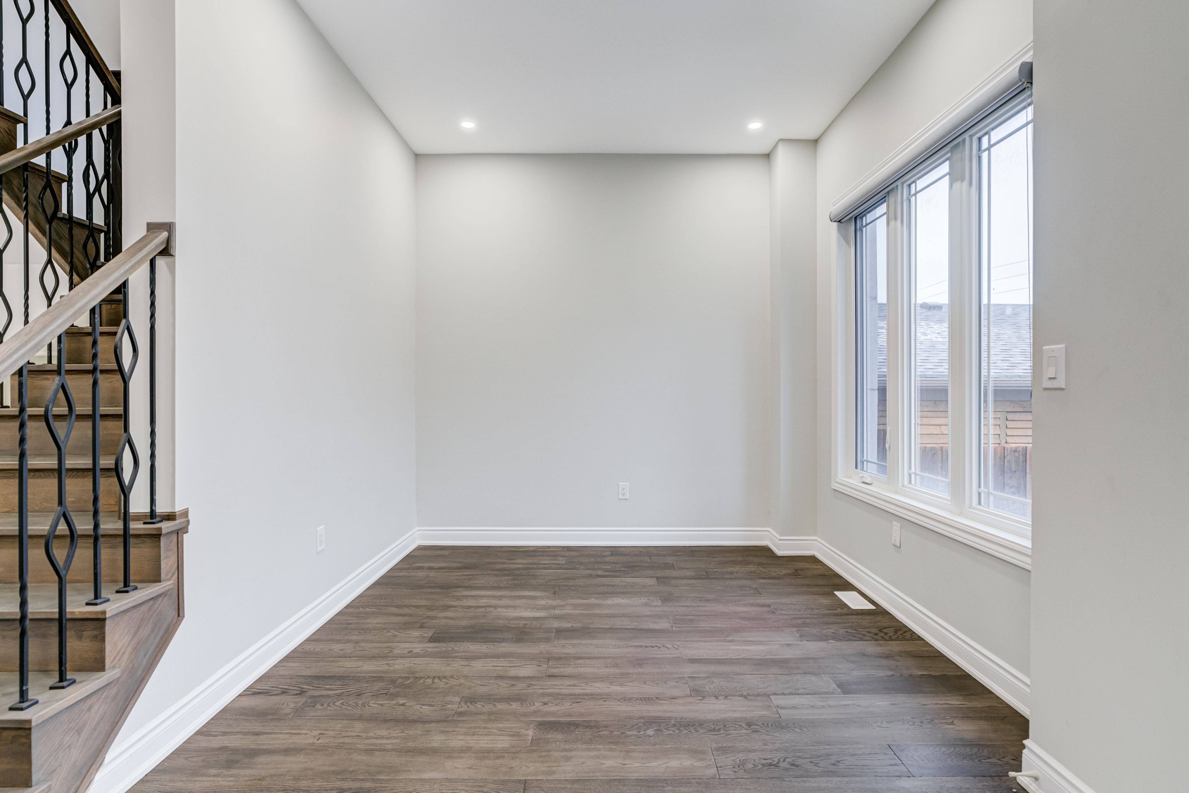 Oshawa, ON L1J 7S7,487 Aztec DR #7