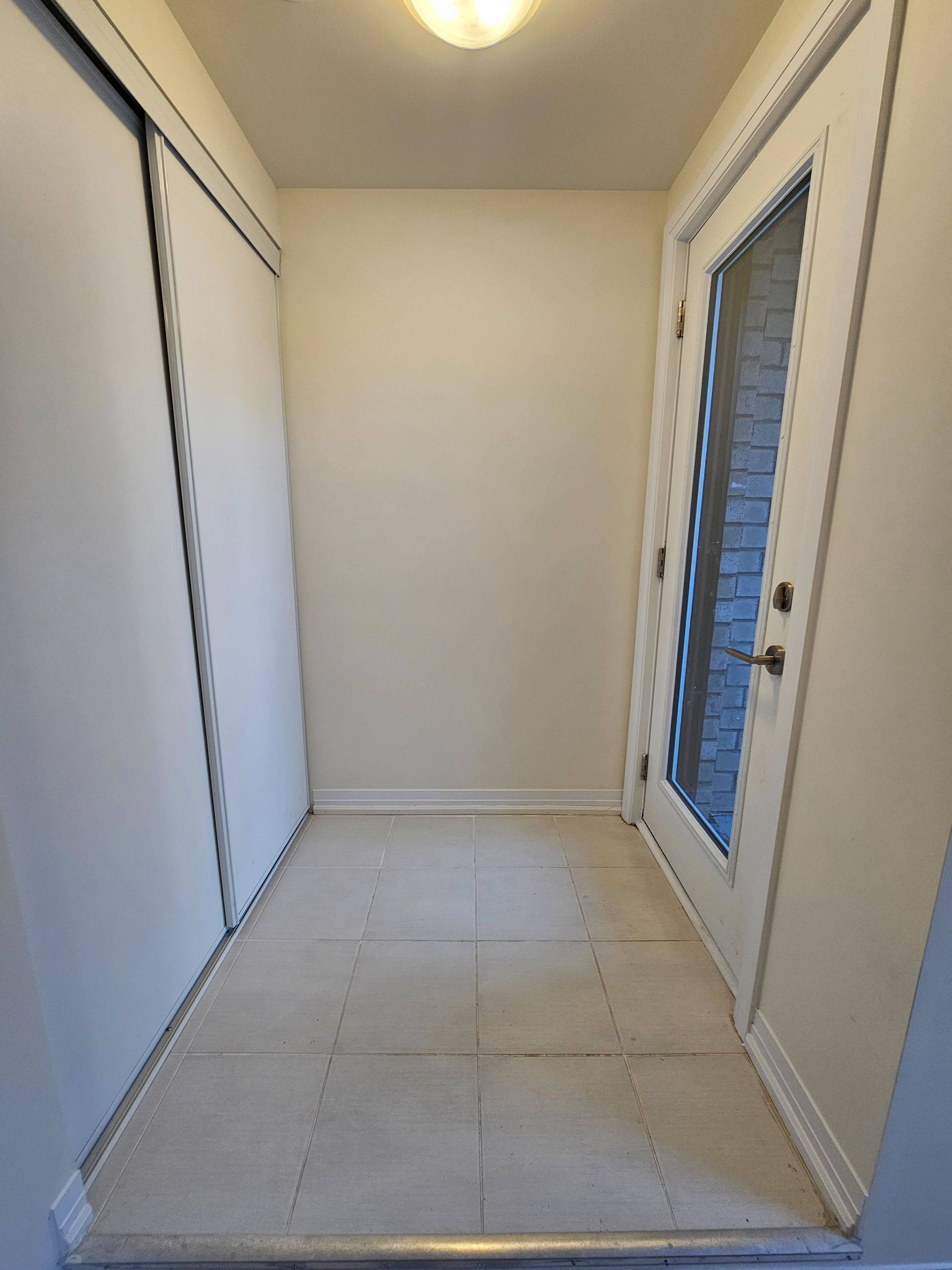 Toronto E11, ON M1B 2P3,155 TAPSCOTT RD ##5