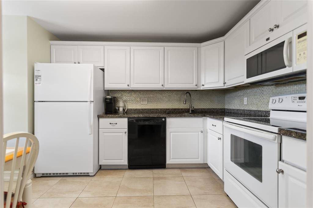 Pompano Beach, FL 33069,4015 W Palm Aire Dr #304