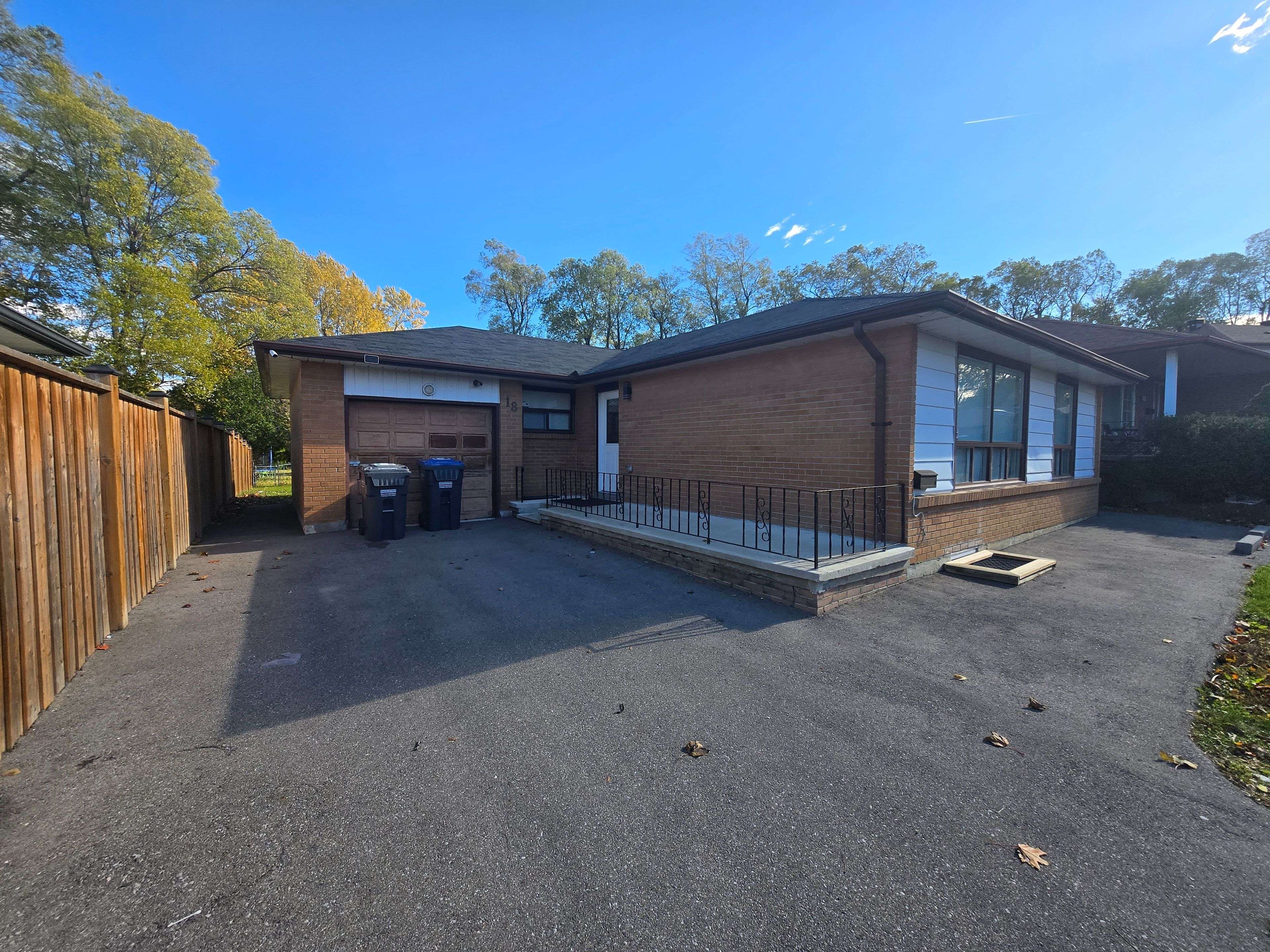 Brampton, ON L6T 2C2,18 Elrose RD W #A