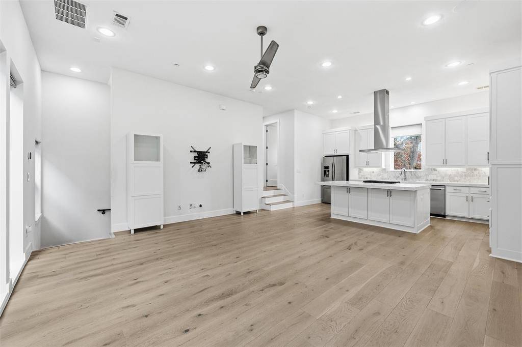 Dallas, TX 75206,5711 Bryan Parkway #104