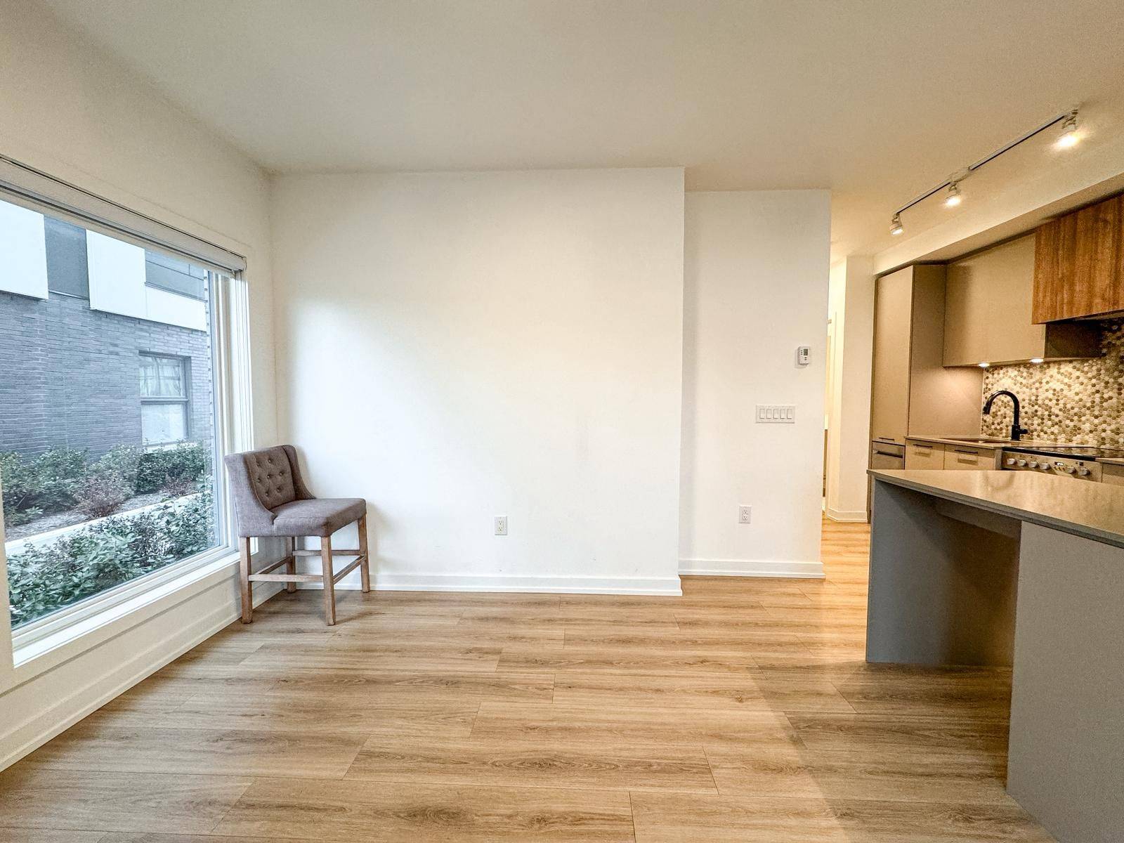 Brampton, ON L7A 5L5,20 Lagerfeld DR #06