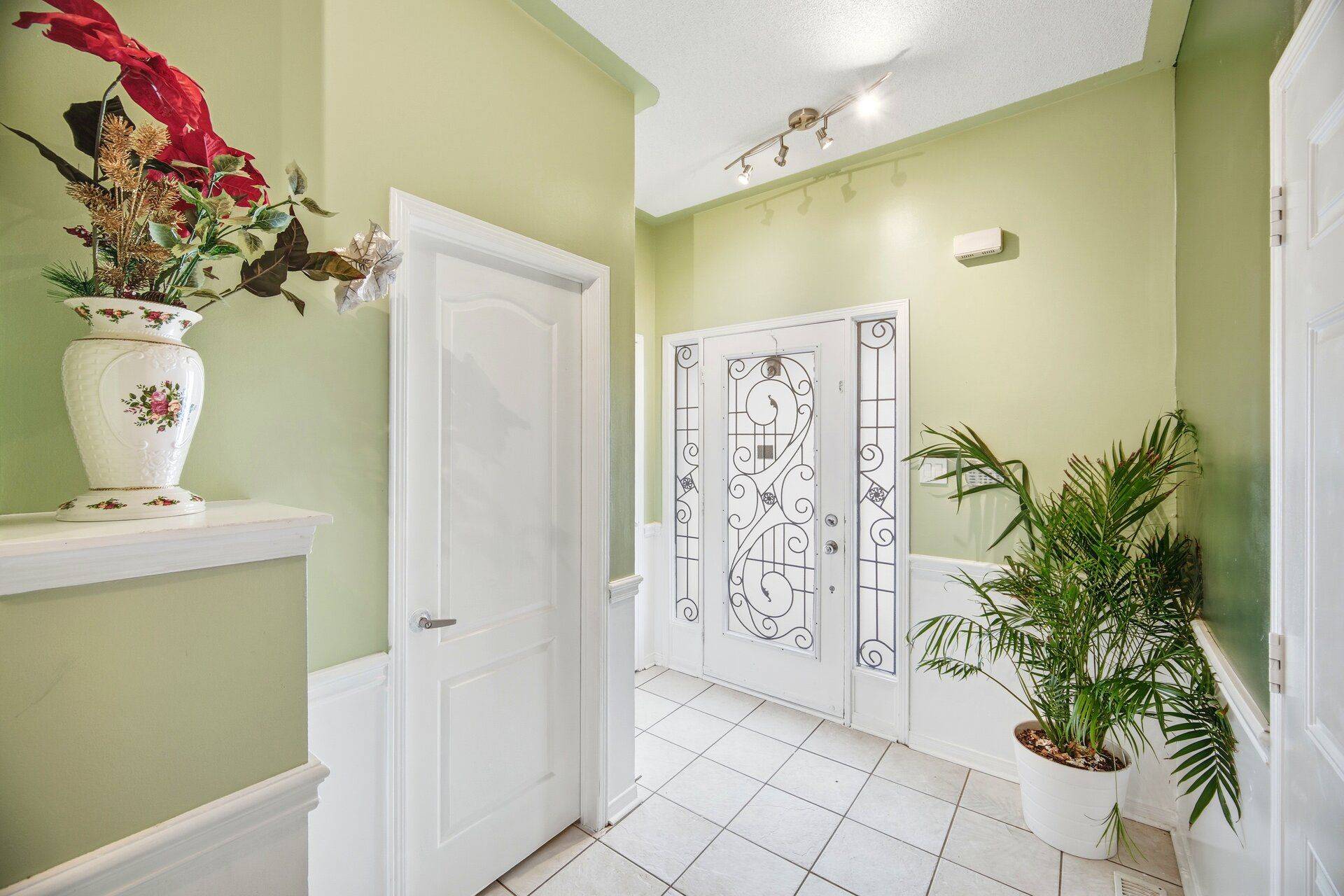 Brampton, ON L7A 0J7,12 Hollingsworth CIR