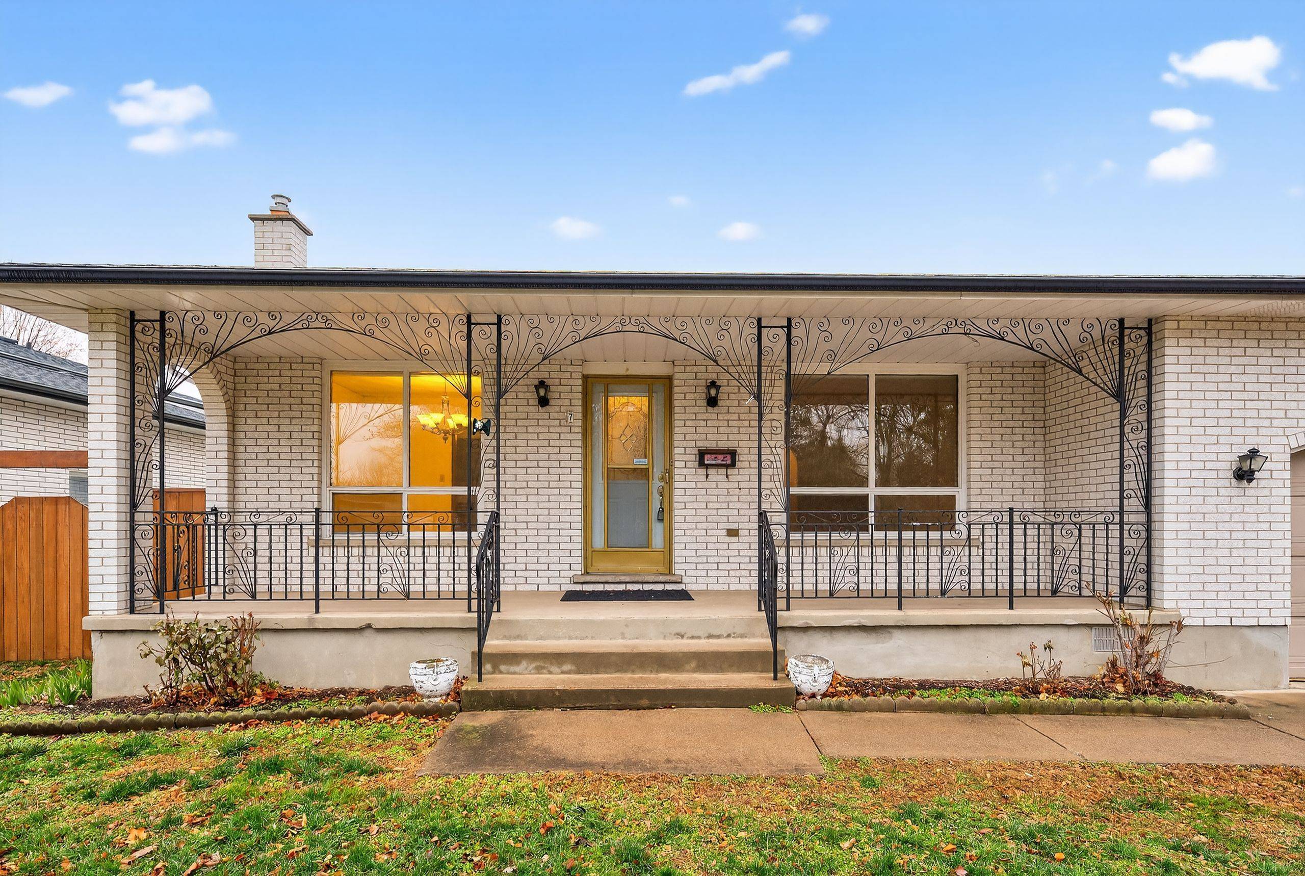 St. Catharines, ON L2M 7J7,7 Tanera CRES