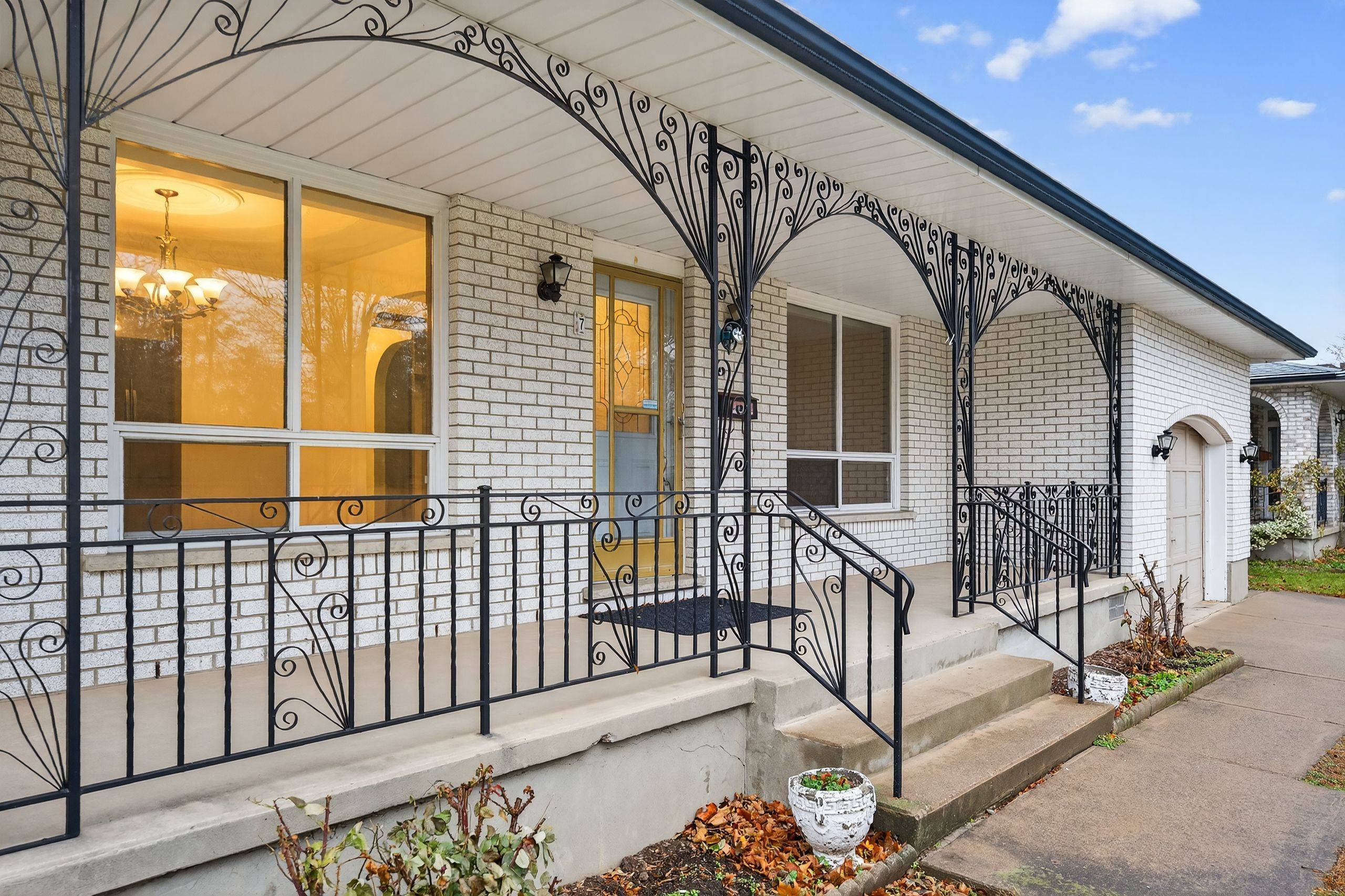 St. Catharines, ON L2M 7J7,7 Tanera CRES