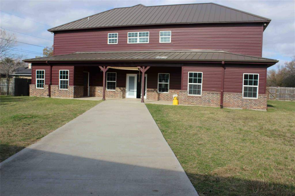 Lacy Lakeview, TX 76705,1205 Avenue B