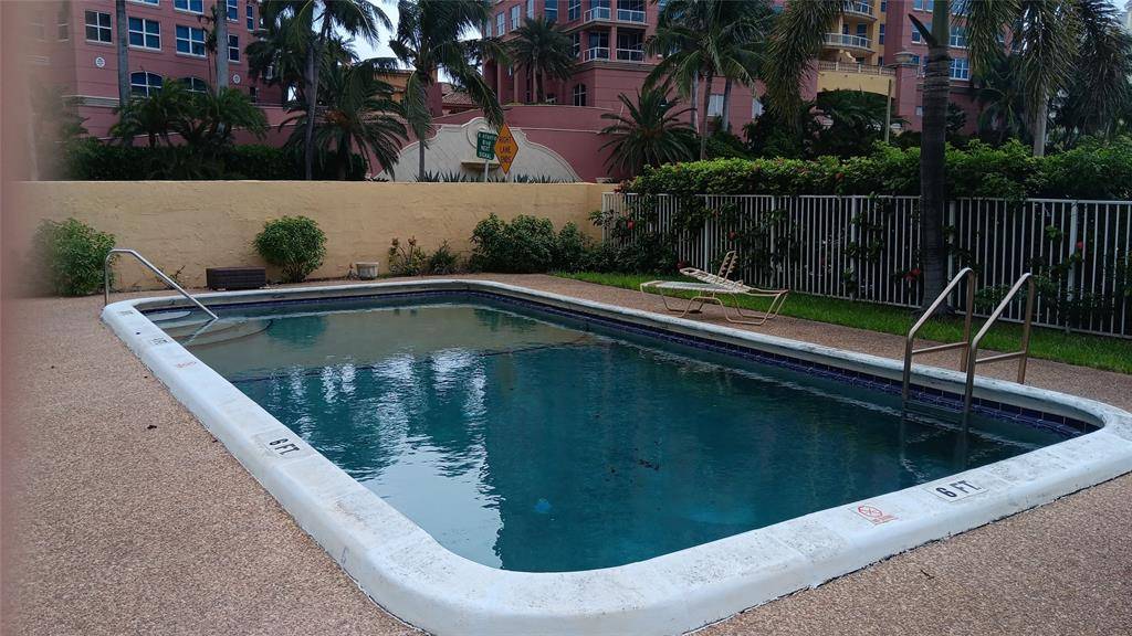 Fort Lauderdale, FL 33305,2121 N ocean #3