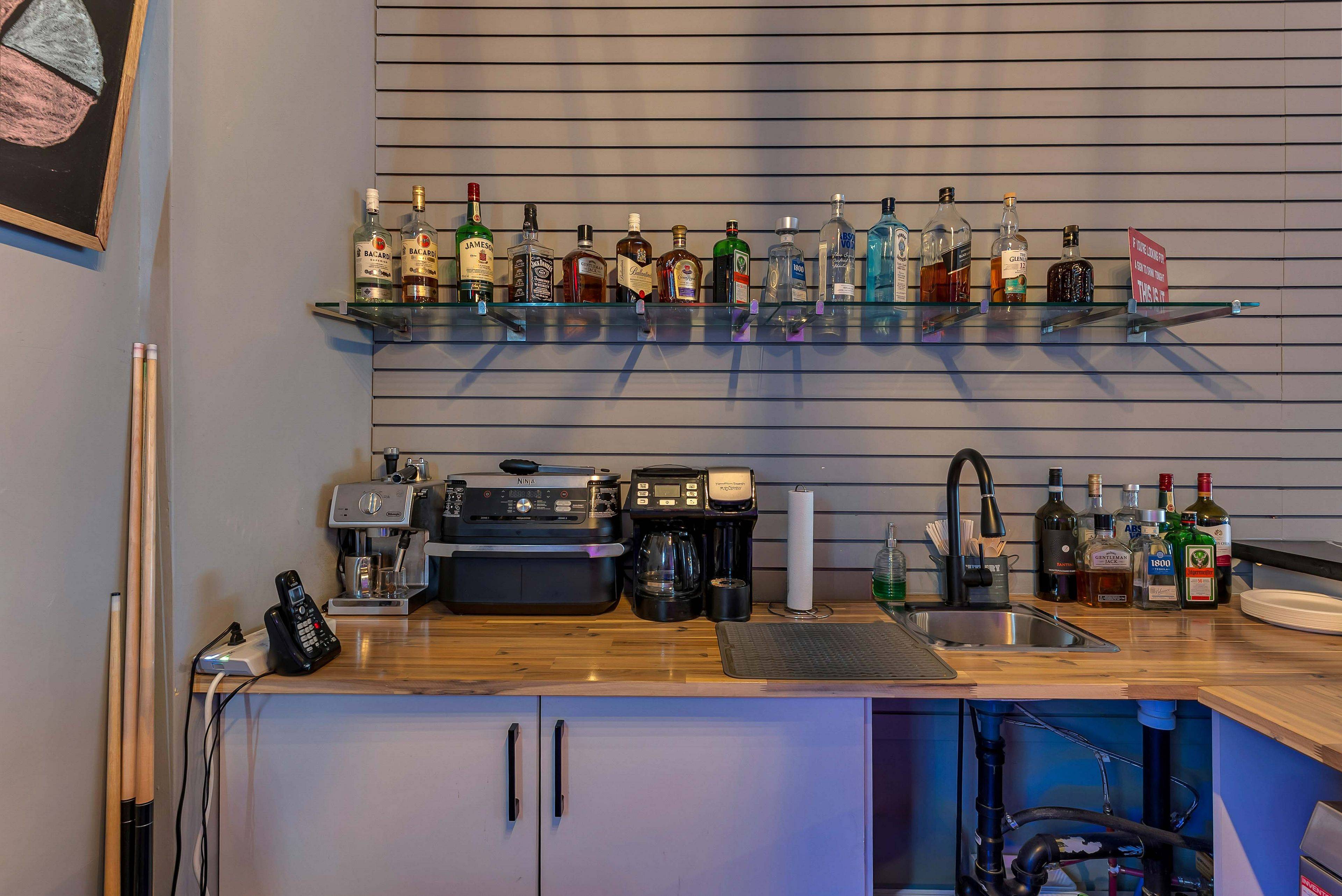 Toronto W06, ON M8V 1H4,2789 Lakeshore BLVD W