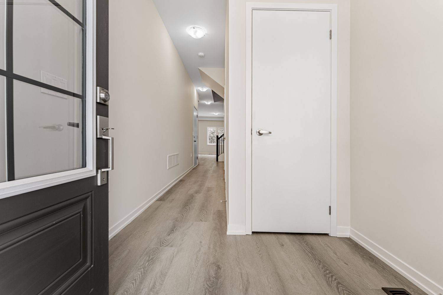 Cambridge, ON N1T 0H4,11 Radium Common