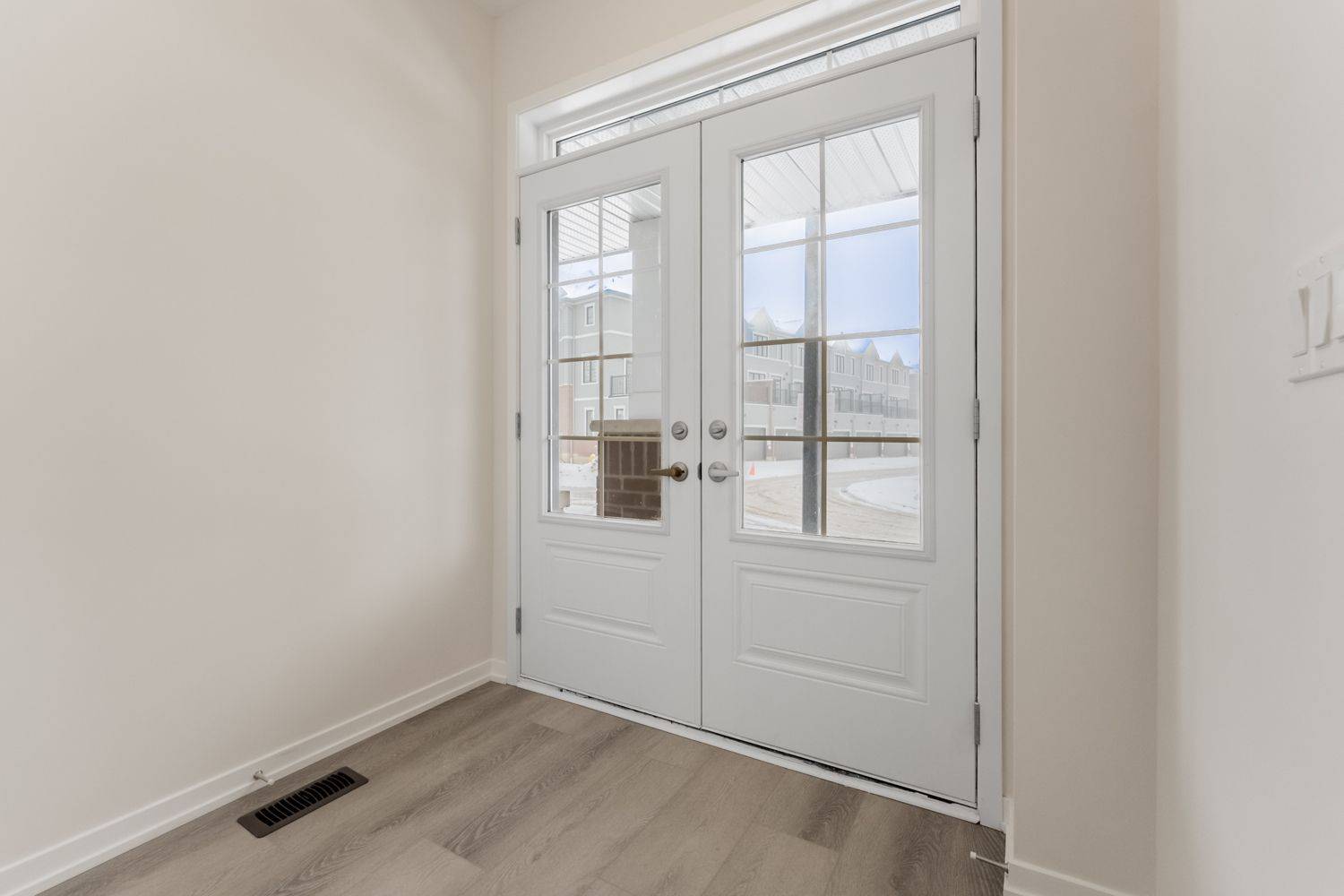 Cambridge, ON N1T 0H4,11 Radium Common