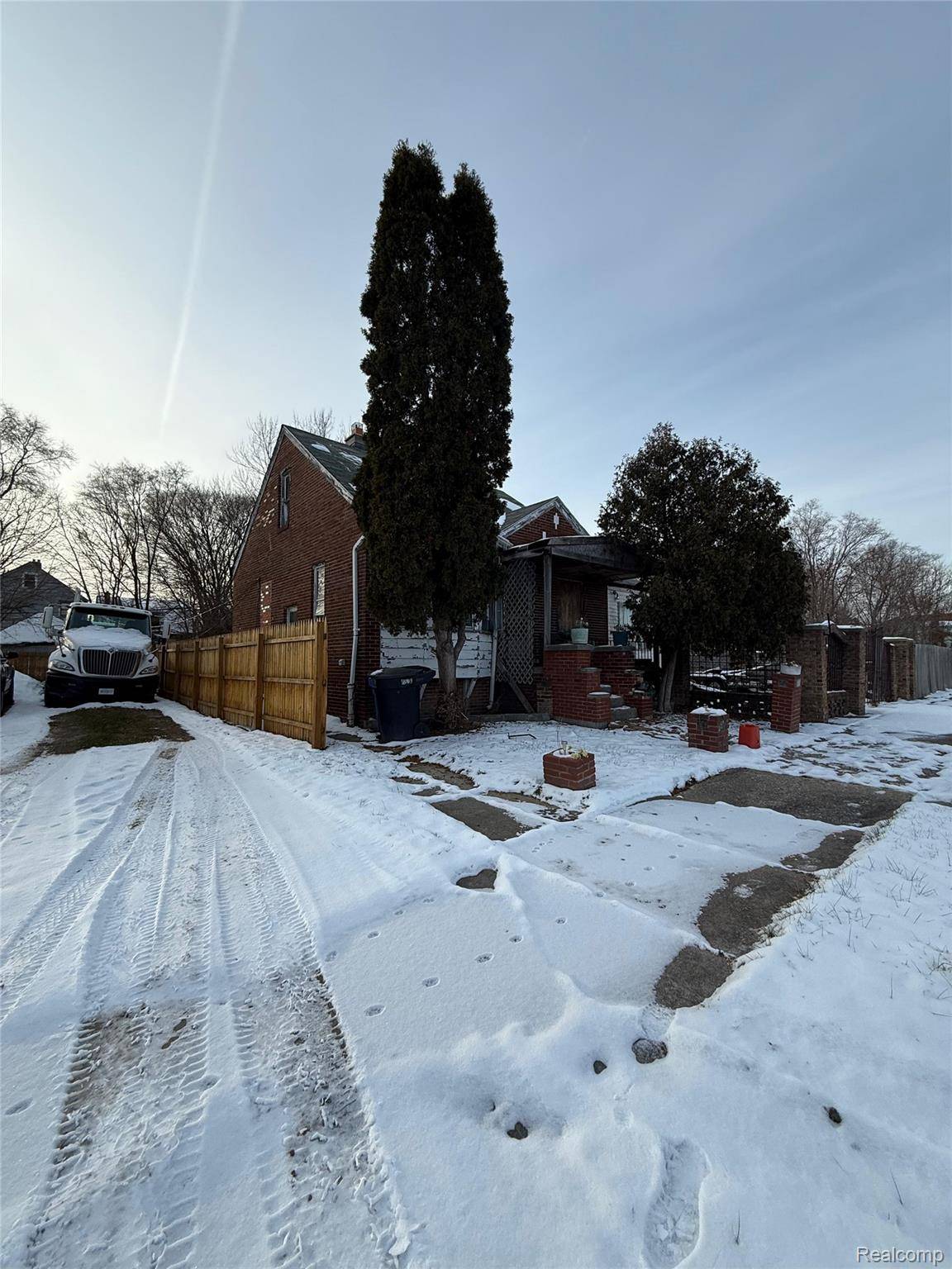 Detroit, MI 48213,6659 Fischer ST