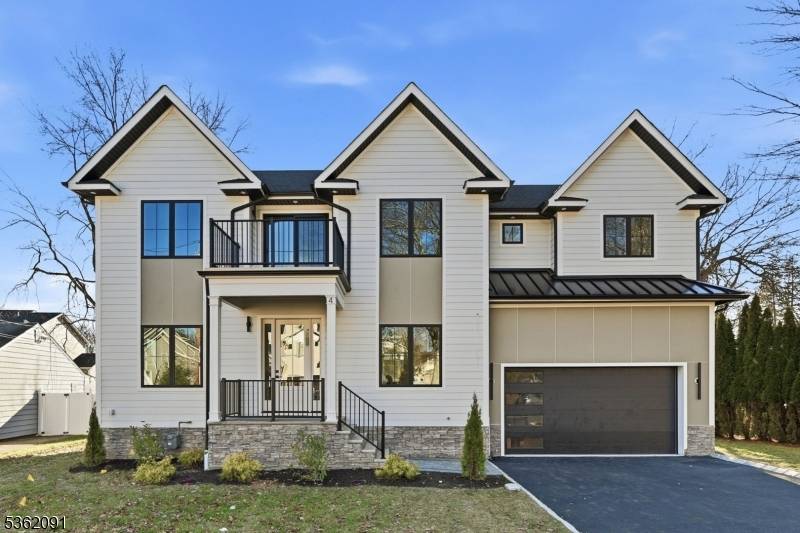 Livingston Twp., NJ 07039,4 Maplewood Dr