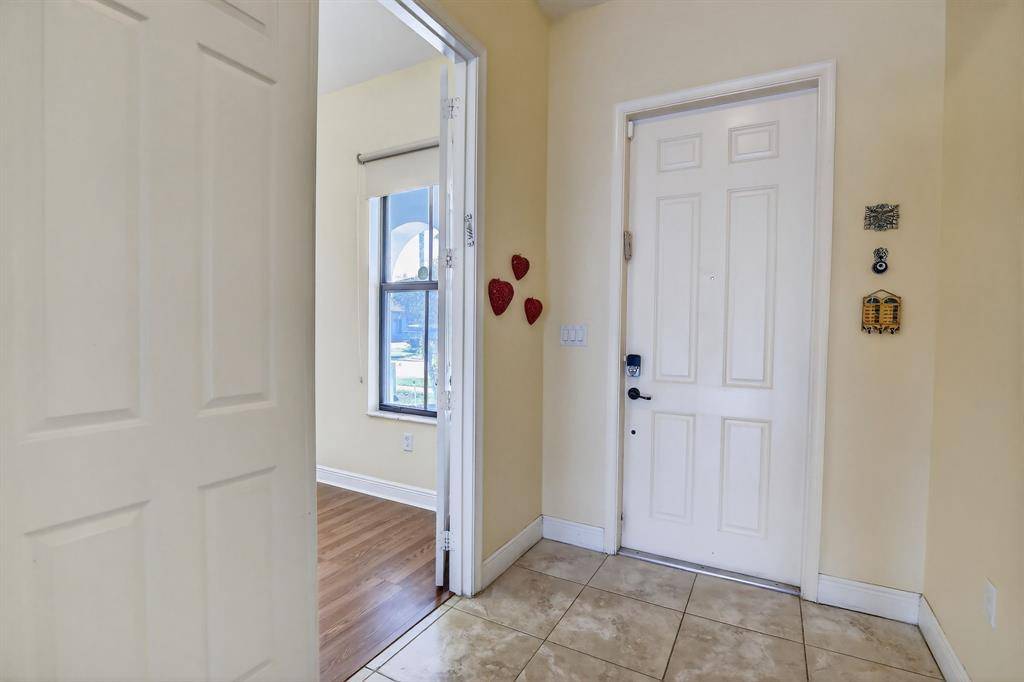 Cooper City, FL 33024,8541 NW 38th St