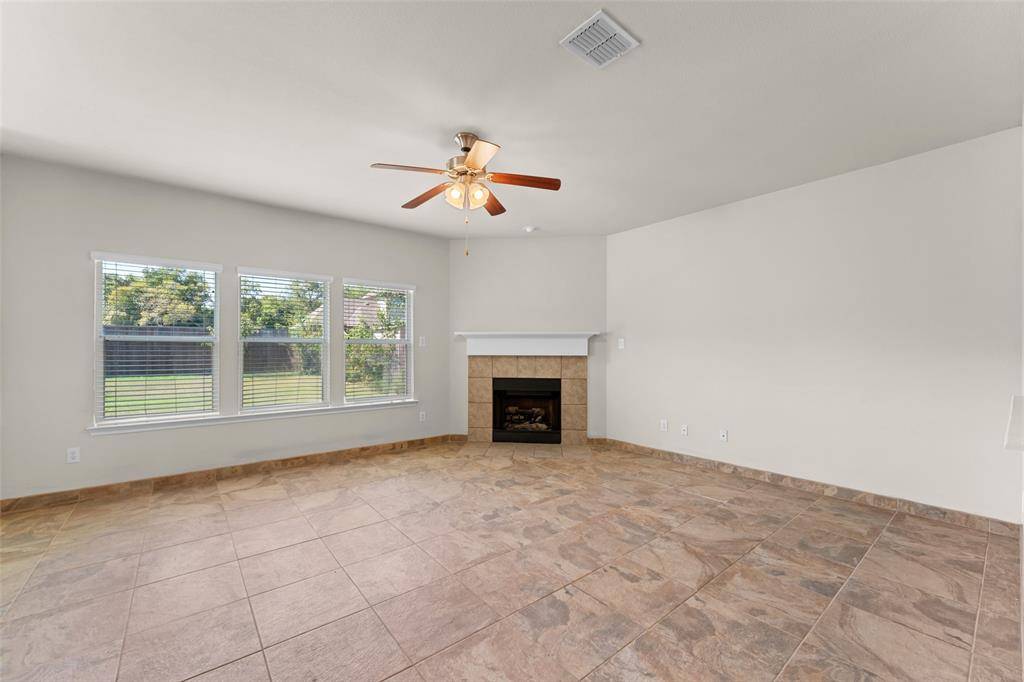 Grand Prairie, TX 75052,5891 Candlelight Lane