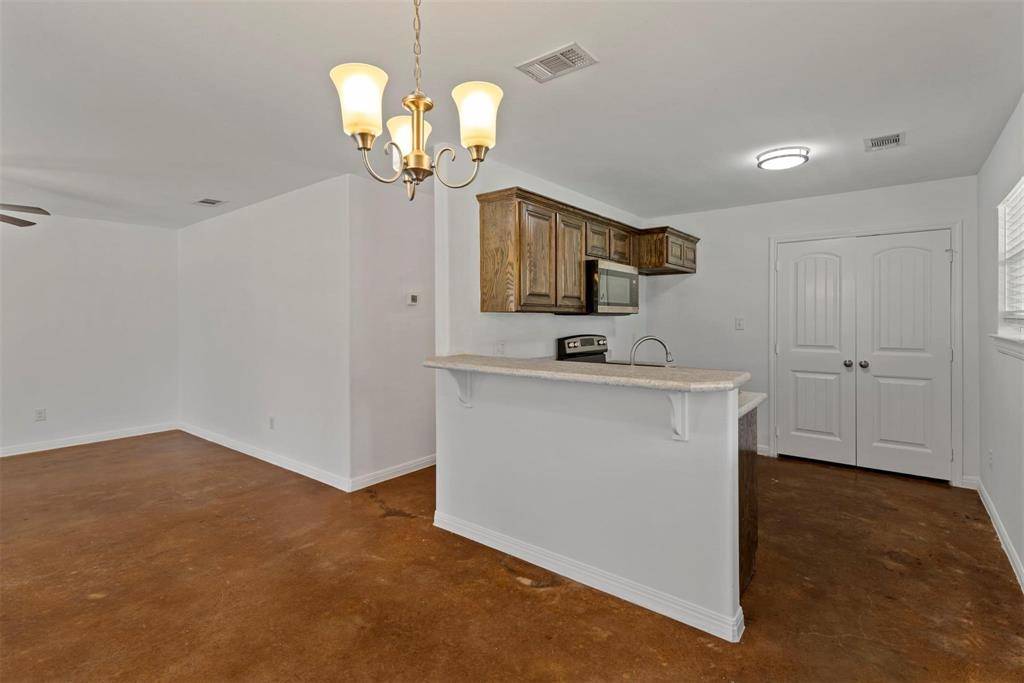 Bonham, TX 75418,804 E 5th Street