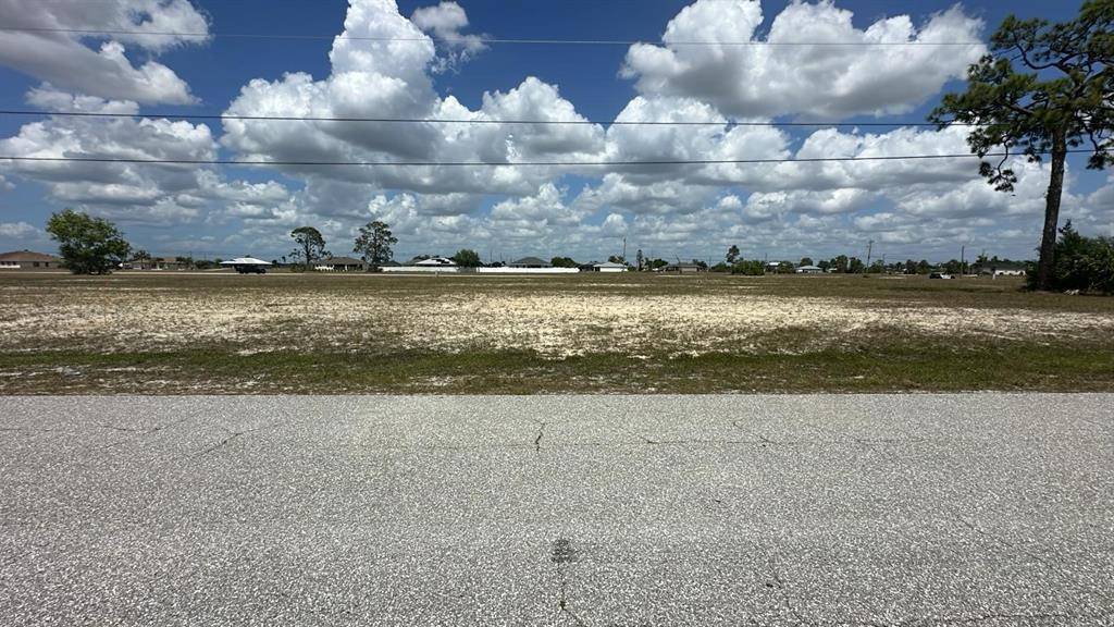 Cape Coral, FL 33993,537 NW 15 ter