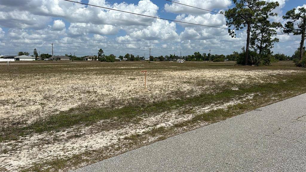 Cape Coral, FL 33993,537 NW 15 ter